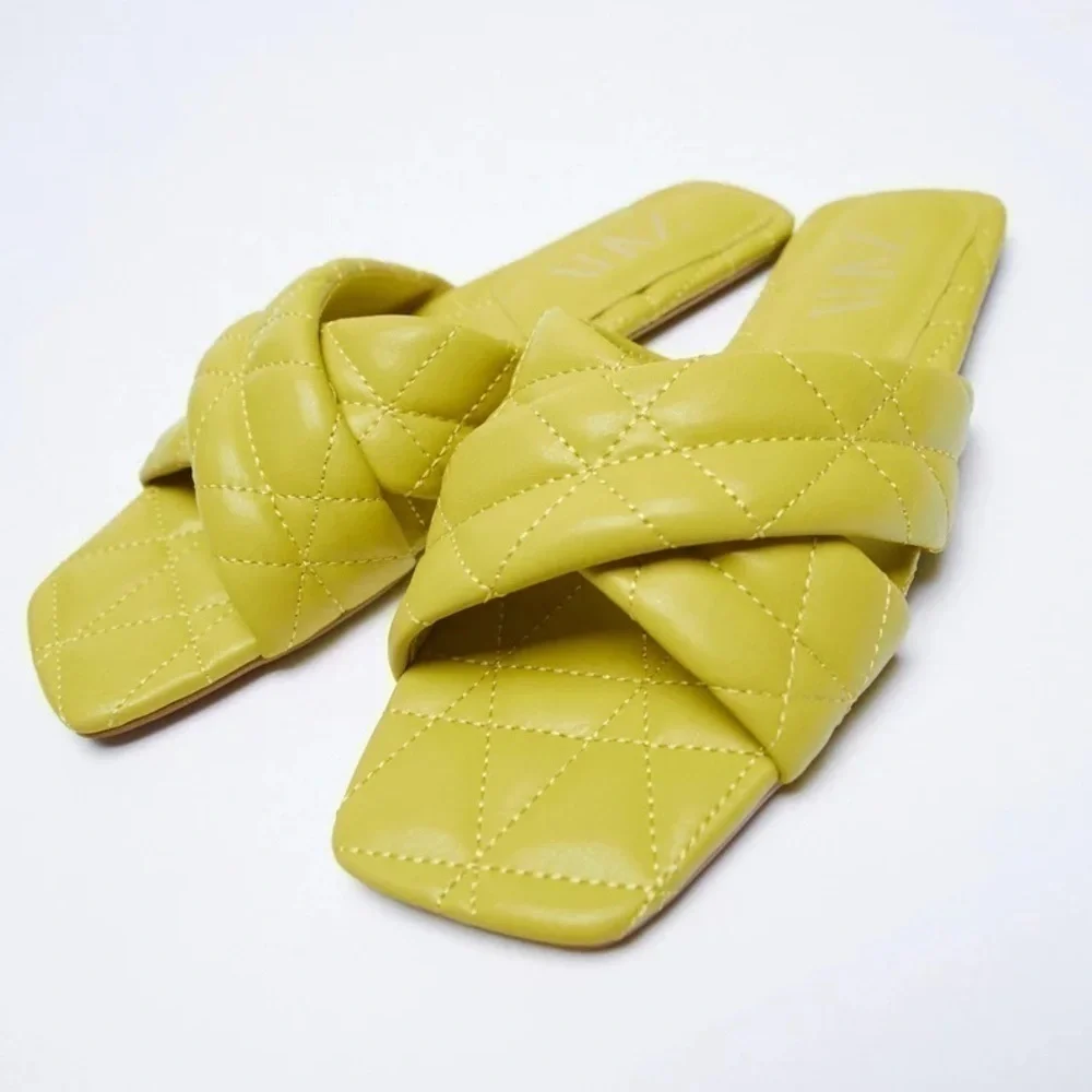 Zara BLOGGERS FAVORITE Lime Green Quilted Flat Sandals - Picture 2 of 10